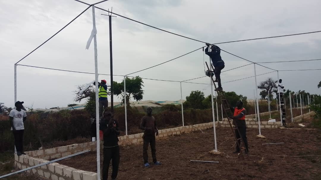 Casamance village Ebinako: Montage d&rsquo;une serre agricole